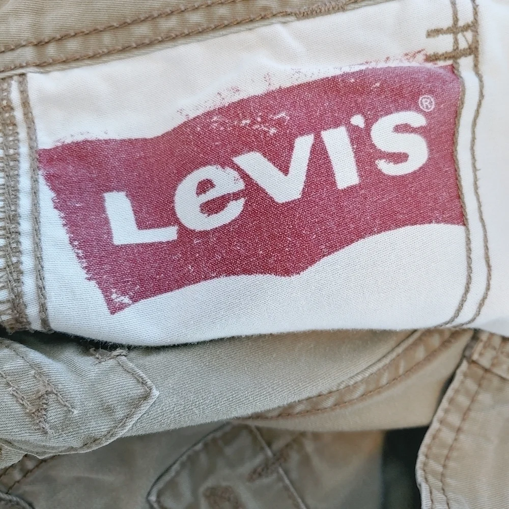 Levi's Men's Light Brown Cargo Shorts Sz 33 Casual Outdoors Hiking Camping
